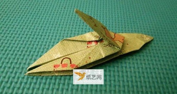 Detailed tutorial on how to fold paper cranes