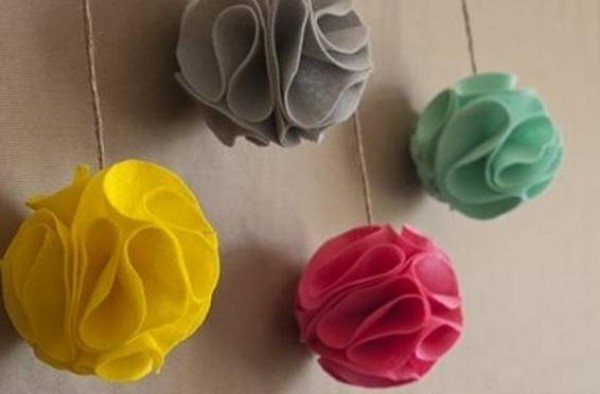 Simple and beautiful DIY tutorial for making decorative flowers from non-woven fabrics