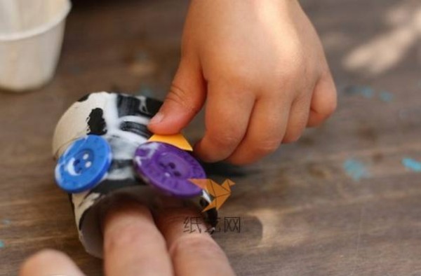 Halloween turning waste into treasure: a simple handmade owl for children using old paper tubes