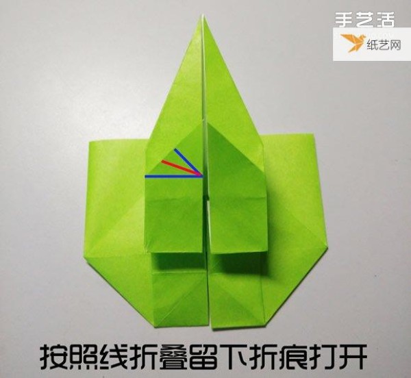 Illustration of the steps of origami of a very cute three-dimensional duck