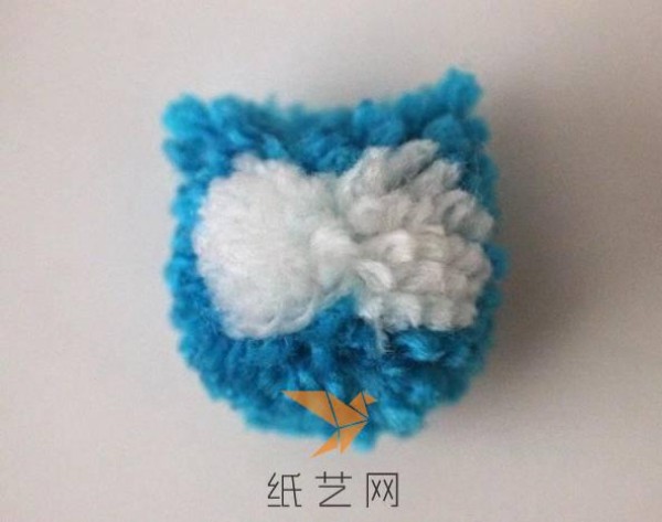 Tutorial on making cute little owl with yarn ball