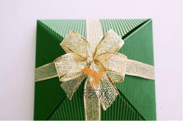 Beautiful handmade origami Christmas gift box DIY tutorial