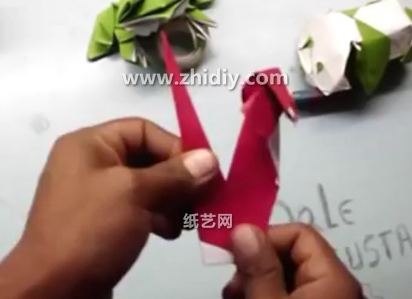 Tutorial on how to make a three-dimensional handmade origami cat