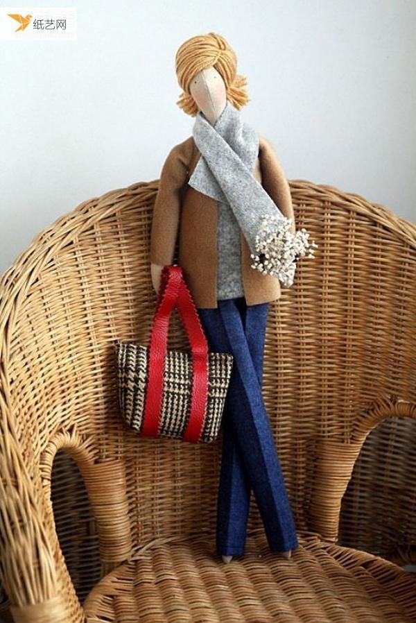 Elegant and enviable pictures of a group of fashionable girl puppets