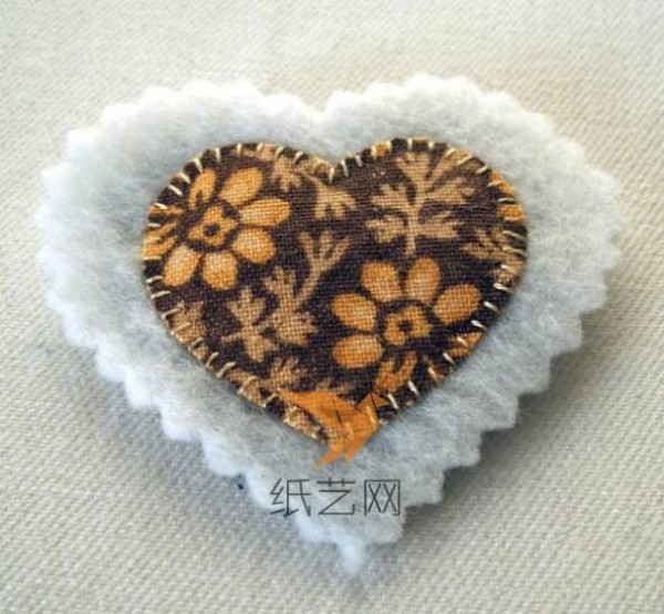 Tutorial on making a beautiful non-woven heart-shaped brooch for Valentine’s Day