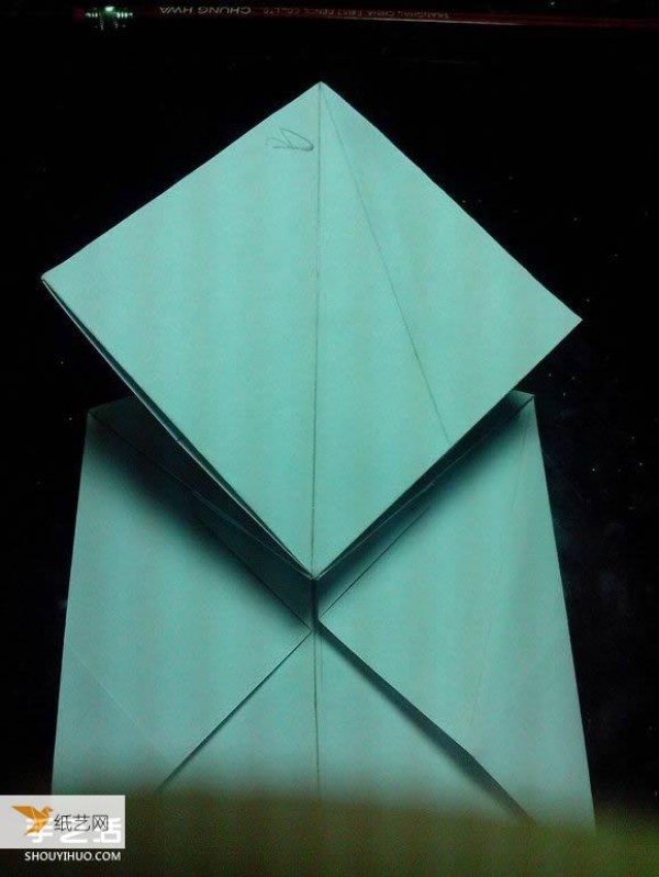 Illustration of a very beautiful hand-folded box with paper crane packaging