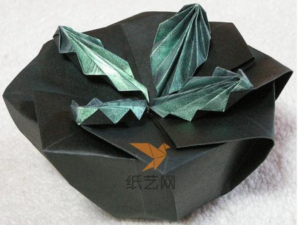 Tutorial on making beautiful handmade four-leaf clover origami gift box