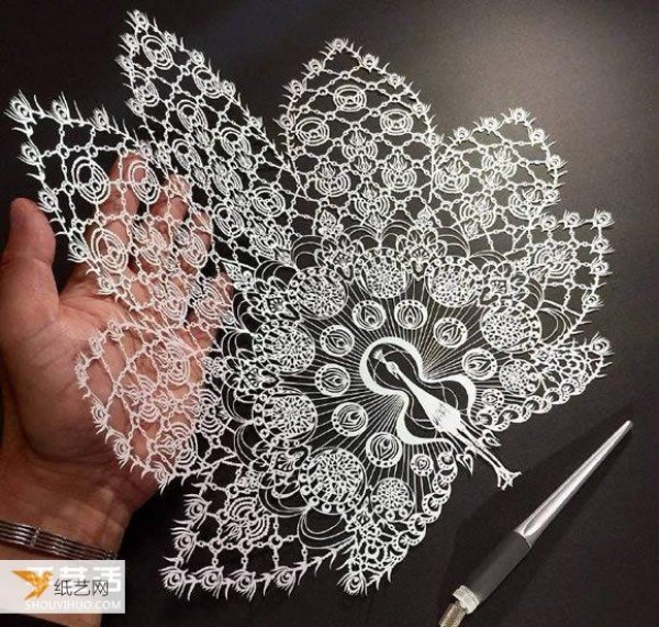 The works of paper sculpture artist Mr.Riu have transformed the current handmade paper art pictures into beautiful images.