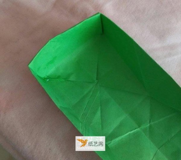 How to fold a square gift box with flowers