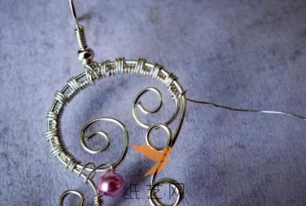 Tutorial on how to make beautiful braided wire earrings for Christmas gifts