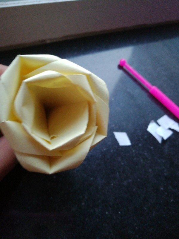 16 paper roll roses