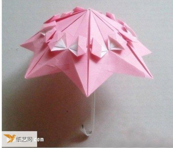 Illustrated method of folding an origami parasol by hand