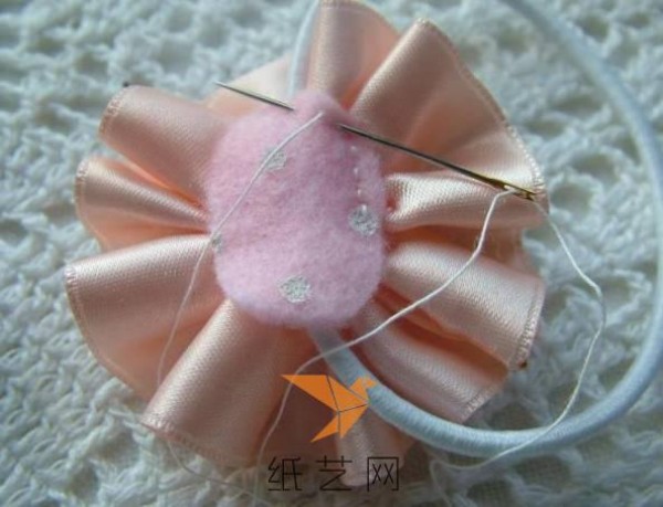 Tutorial on making beautiful ribbon and flower hairband for New Year’s gift