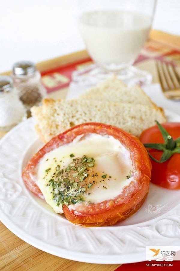 A new way to eat breakfast by beating eggs into tomatoes and then baking them in the oven