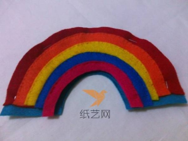 DIY tutorial for cute rainbow cloud Christmas gifts made from non-woven fabrics