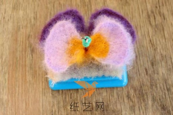 Tutorial for making a beautiful wool felt pansy New Year’s decoration