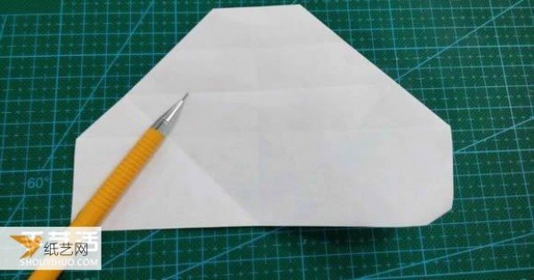 Hand-folded Valentines Day LOVE heart-shaped origami illustration tutorial