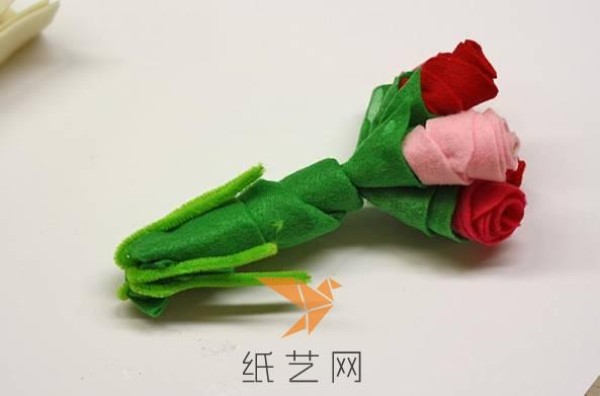 Tutorial on making non-woven roses for Valentine’s Day gifts