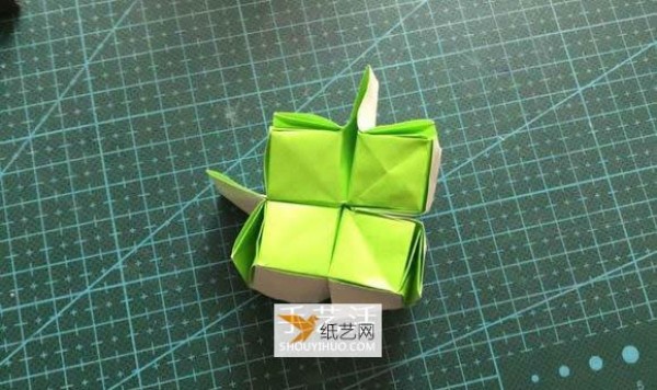 Illustrated tutorial on how to fold puzzle pieces using origami