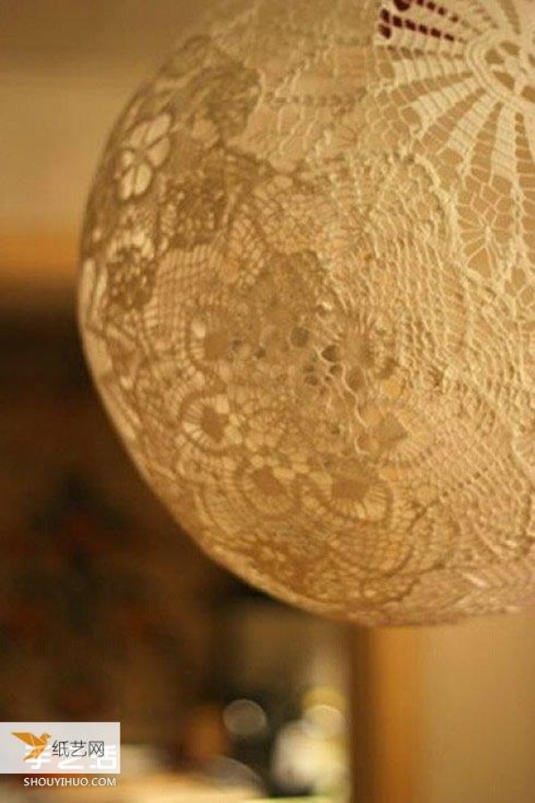 Illustrated tutorial on how to make your own personalized lace lampshade by hand