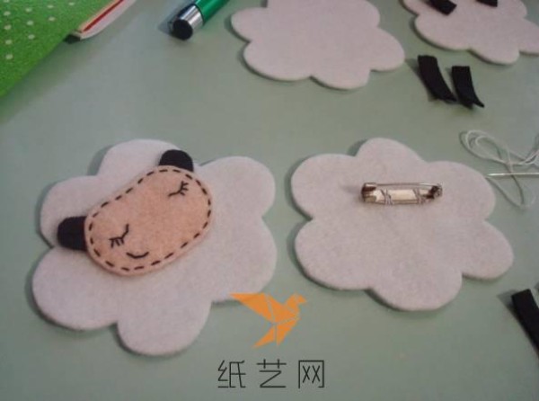 New Year Gift Cute Sheep Brooch Handmade Tutorial for Children