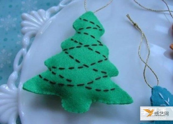 Christmas tree and gingerbread man Christmas-themed snowflake pendants made of non-woven fabrics