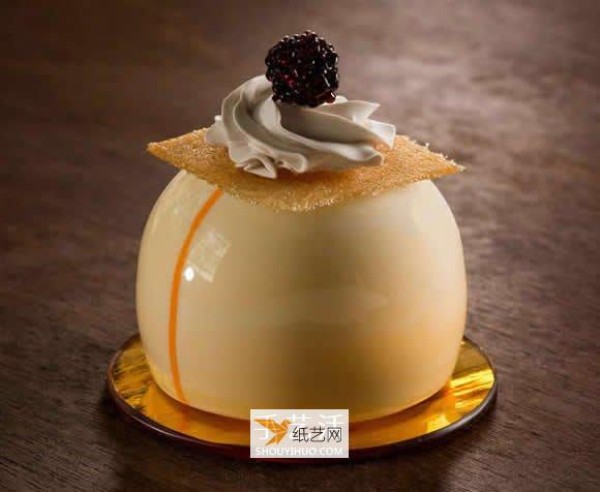 Use ceramic glass to create perfectly refined haute french desserts