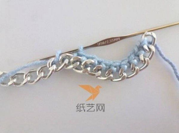 Crochet tutorial for making a feminine metal chain bracelet