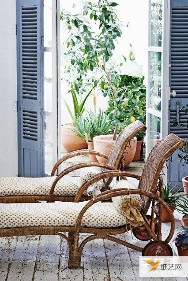 I also hope to have a balcony like this. An urban oasis privately owned by an interior designer.