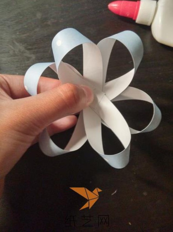 Tutorial on making paper art flowers for teachers day gift wrapping decoration