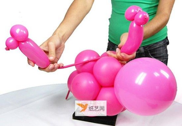 Step by step tutorial on how to make cute pink pig balloons