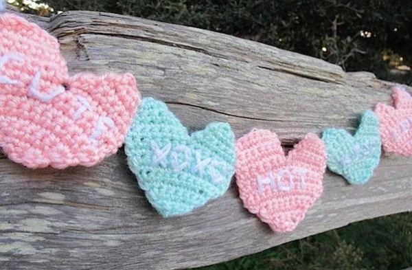 Cute crochet heart embellishment tutorial