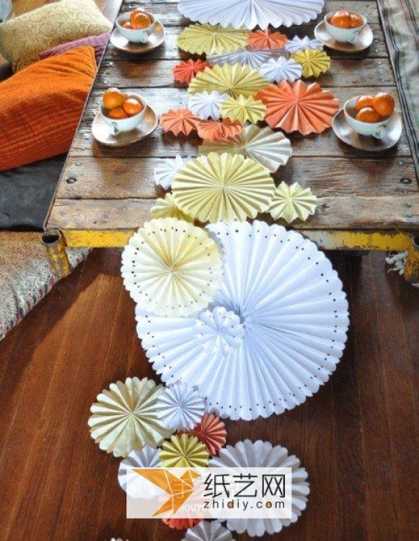 How to make elegant and simple table decoration paper flowers. Learn how to make handmade decorative flowers in three minutes.