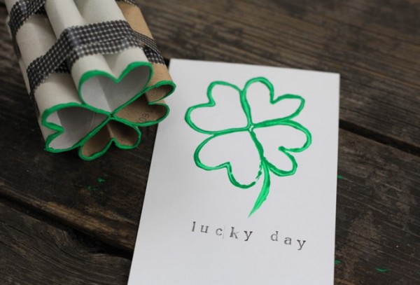 Creative paper art tutorial for making four-leaf clover stamps using waste paper tubes