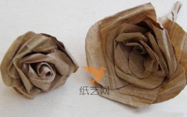 Turn waste into treasure and use packaging bags to make Christmas gifts, paper roses and decorative flowers DIY tutorial