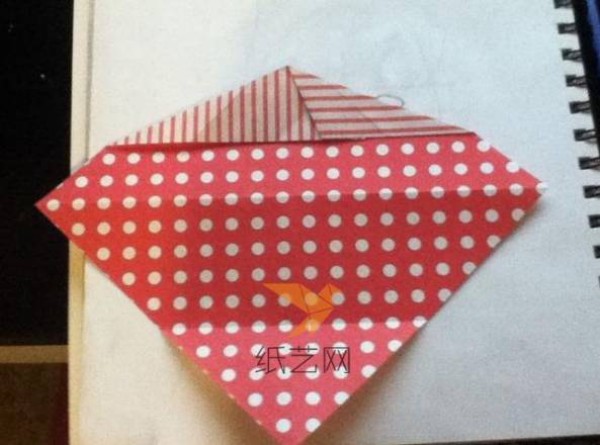 Tutorial on how to make a beautiful origami heart with a tie