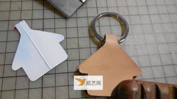 How to make your own leather keychain