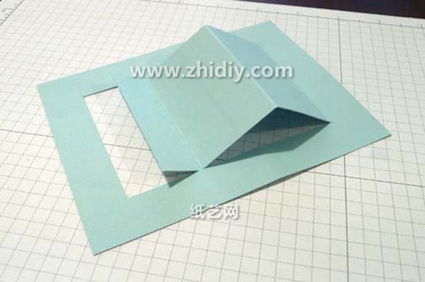 Illustrated tutorial on how to make a simple pull-out three-dimensional handmade greeting card