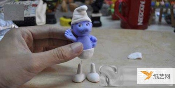 An illustrated tutorial on how to make a Smurf using ultra-light clay