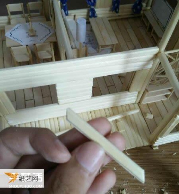 A complete step-by-step guide to hand-making a realistic villa model using disposable chopsticks