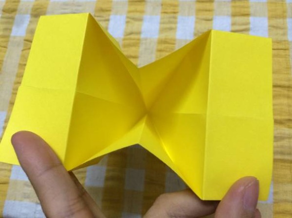 Super simple garbage paper box small box that children can make