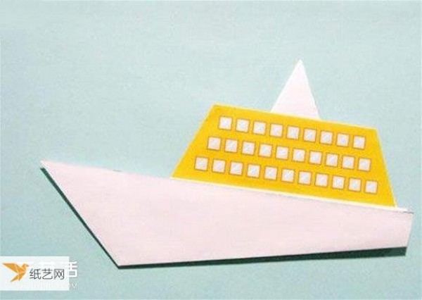 Tutorial for kindergarten children to fold paper boats