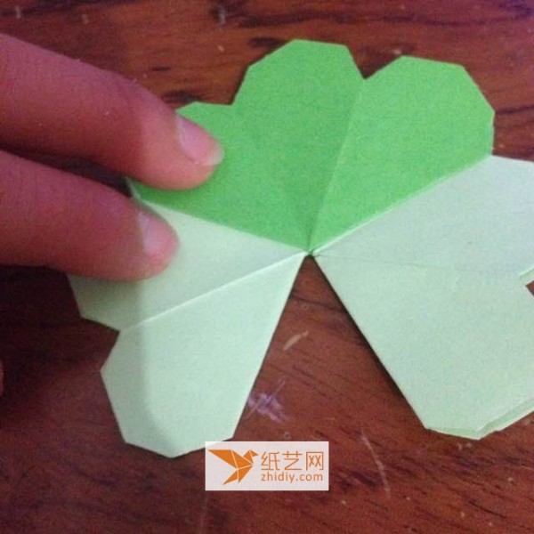 Three-dimensional flower origami greeting card illustration tutorial