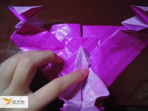 Very creative step-by-step illustration of Dielianhua heart origami