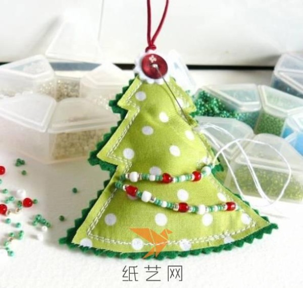 Simple Christmas tree fabric decorations for Christmas