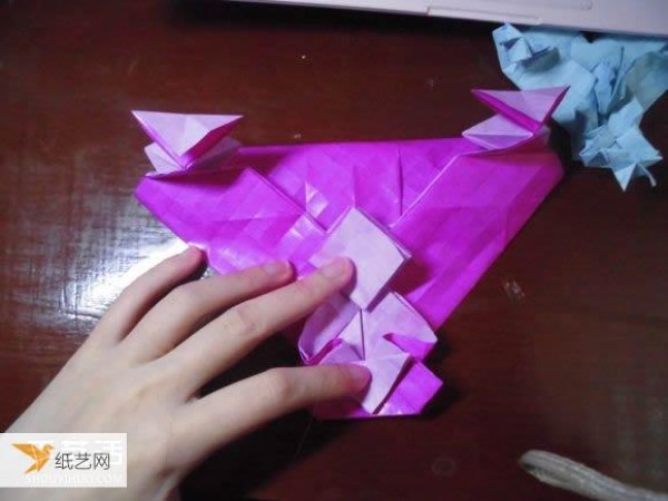 Very creative step-by-step illustration of Dielianhua heart origami