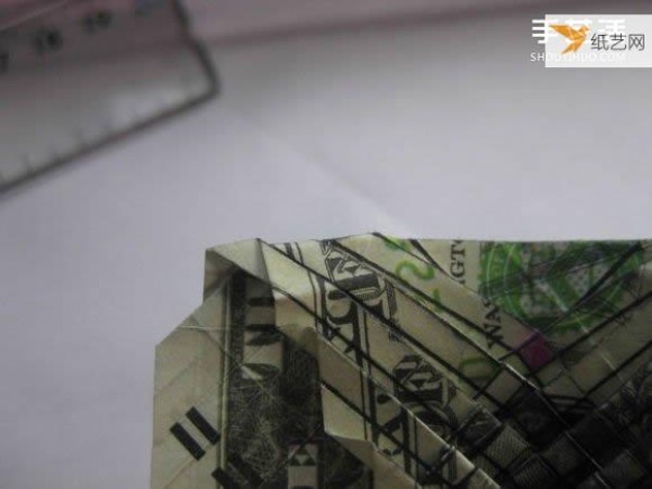 How to fold paper carp using dollars