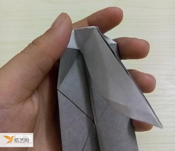 Illustration of how to manually fold a foldable switchblade using origami