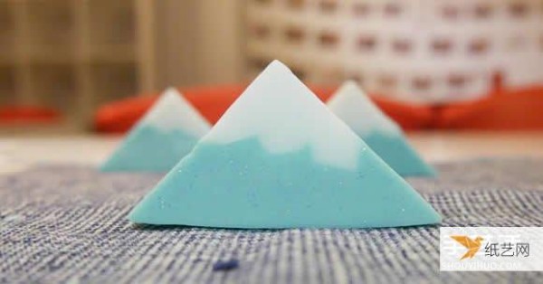 Simple steps to make your own Japanese Mount Fuji-shaped triangle handmade soap