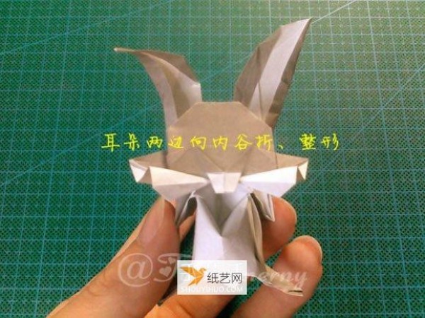 Illustration of how to prepare origami to fold Bugs Bunny